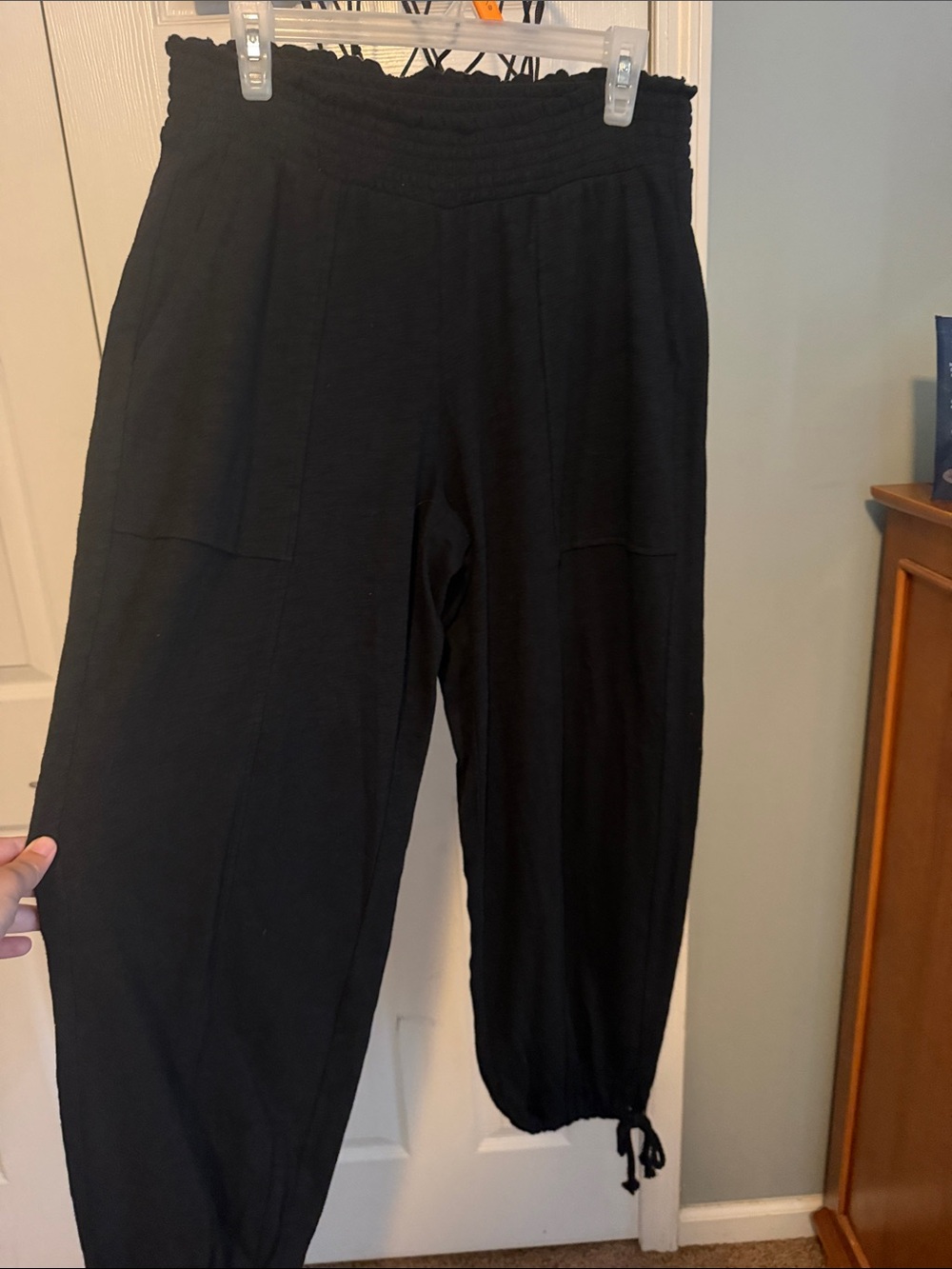 Women’s Black Elastic Waist Pull-On Pants